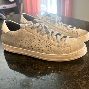 P448 White with silver leopard